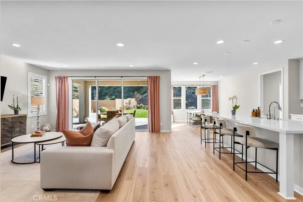 28332 Clarion, Canyon Country, California 91350 home-pic-10